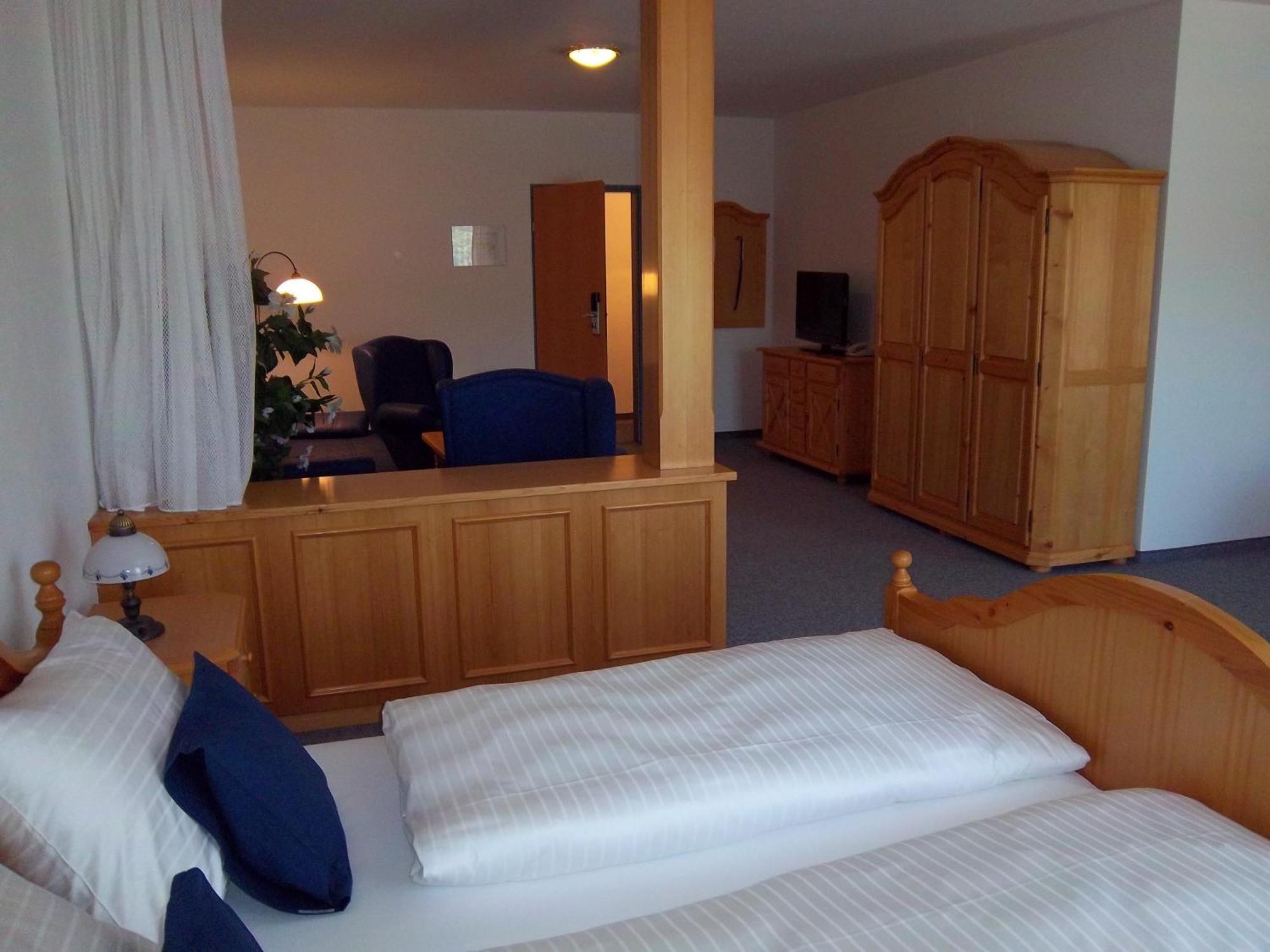 Grandhotel Niederoesterreichischer Hof Lanzenkirchen ภายนอก รูปภาพ