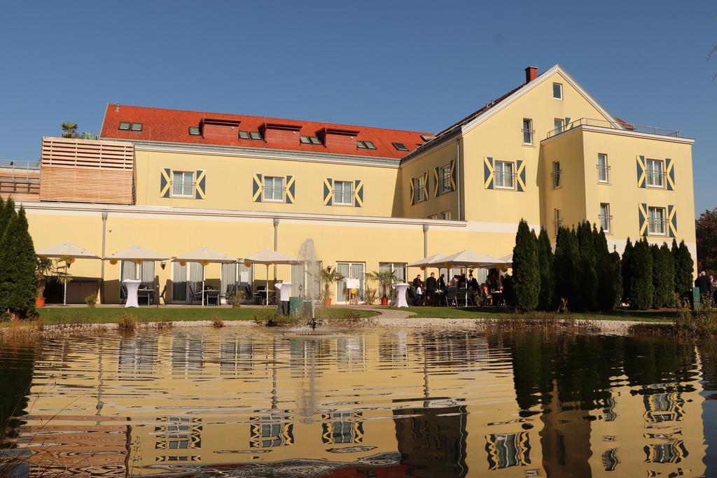 Grandhotel Niederoesterreichischer Hof Lanzenkirchen ภายนอก รูปภาพ
