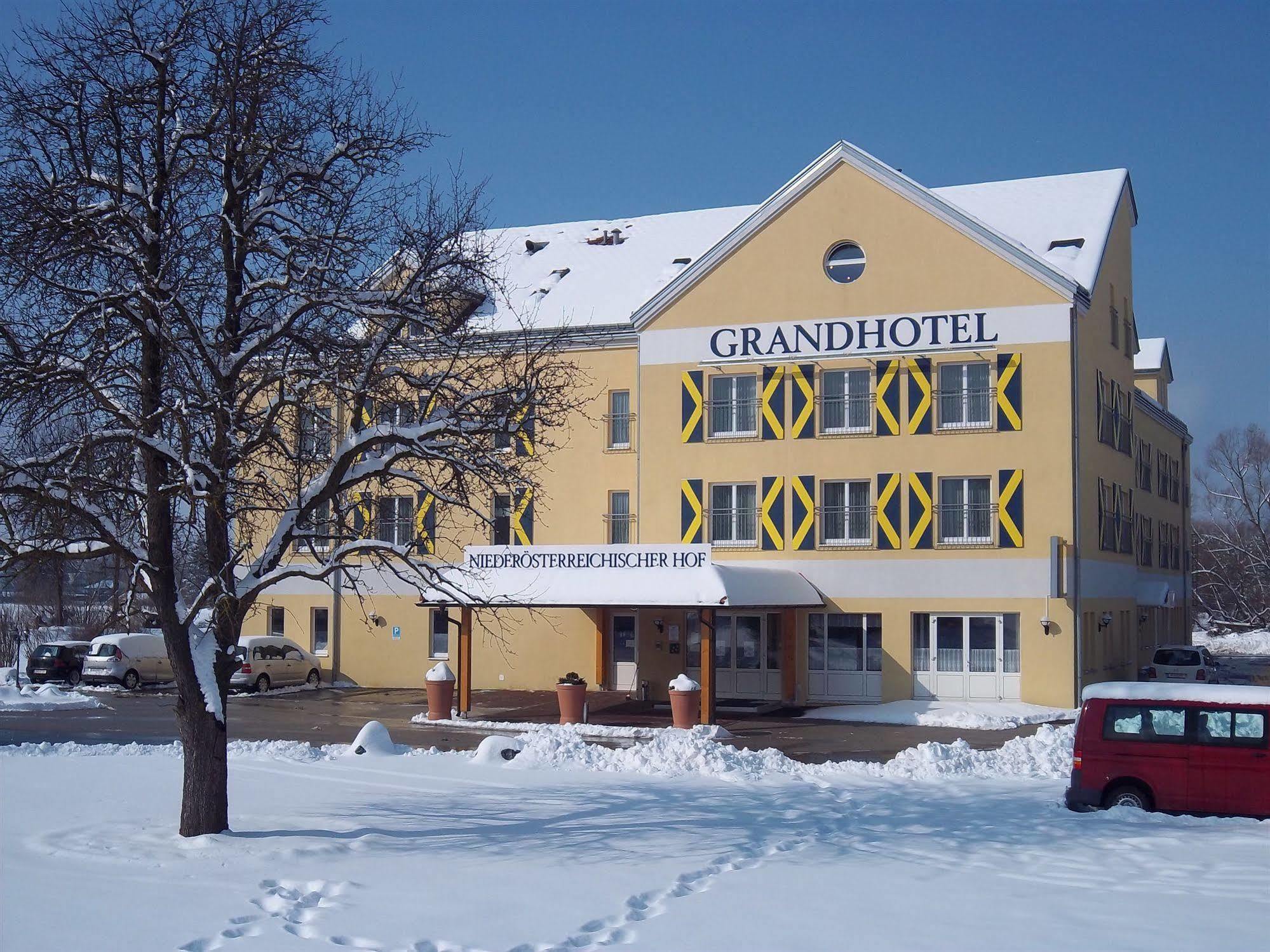 Grandhotel Niederoesterreichischer Hof Lanzenkirchen ภายนอก รูปภาพ