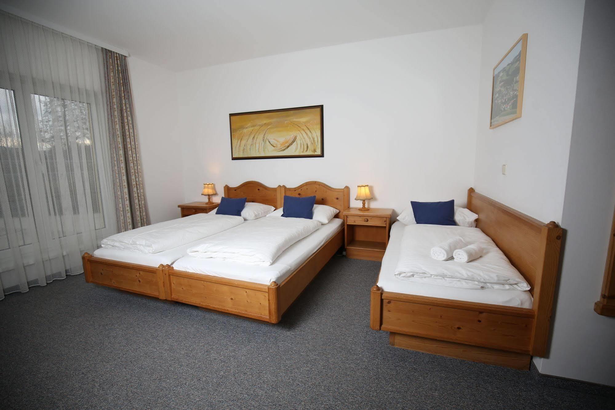 Grandhotel Niederoesterreichischer Hof Lanzenkirchen ภายนอก รูปภาพ