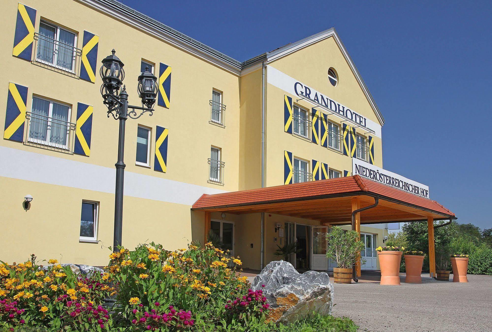Grandhotel Niederoesterreichischer Hof Lanzenkirchen ภายนอก รูปภาพ