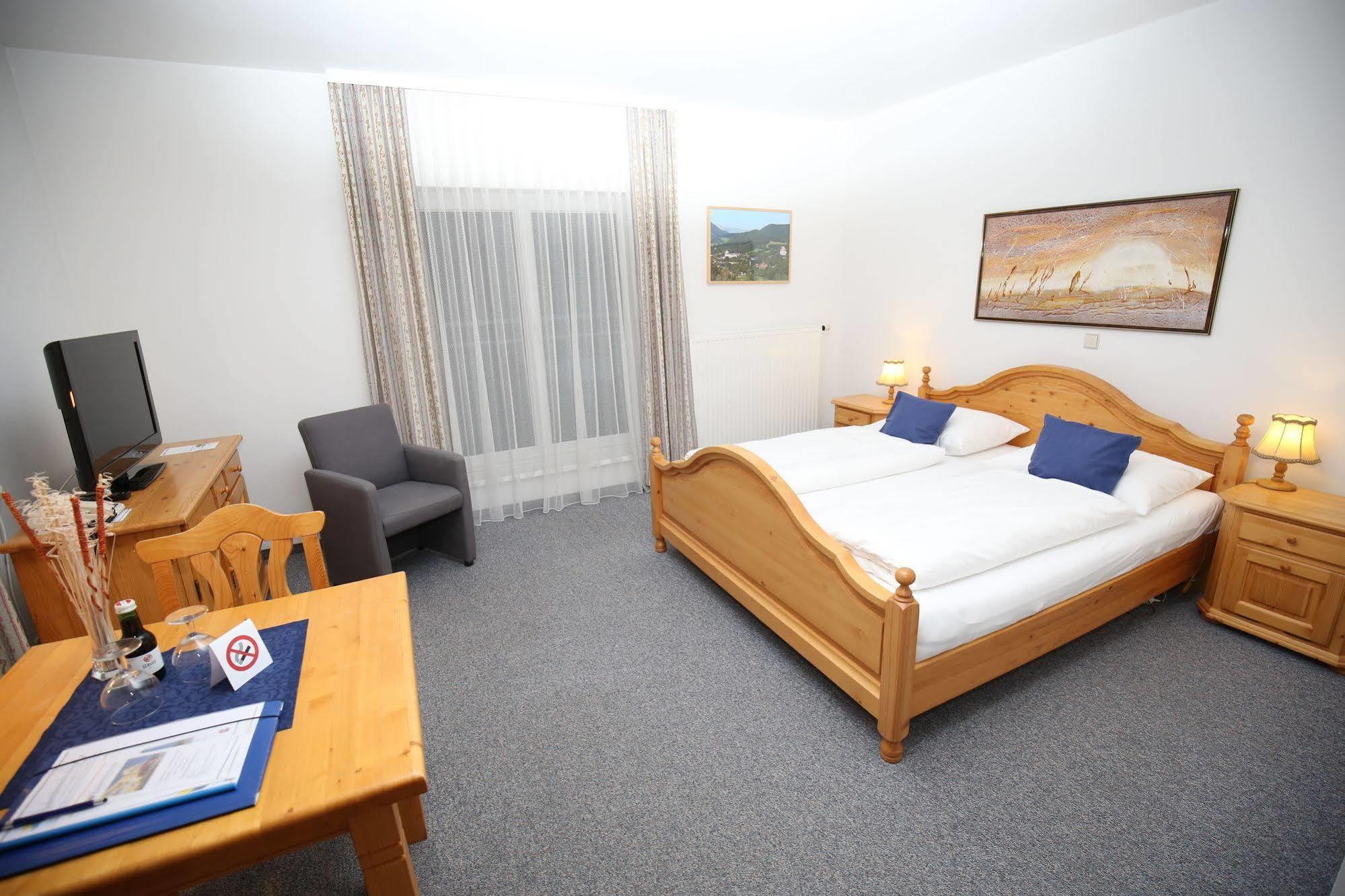 Grandhotel Niederoesterreichischer Hof Lanzenkirchen ภายนอก รูปภาพ